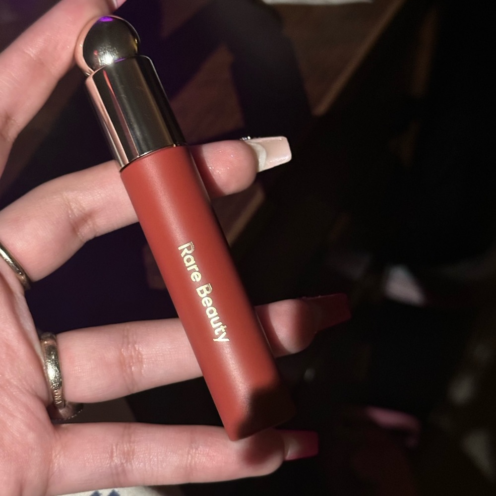 RARE BEAUTY Tinted Lip Oil - Shade: Delight